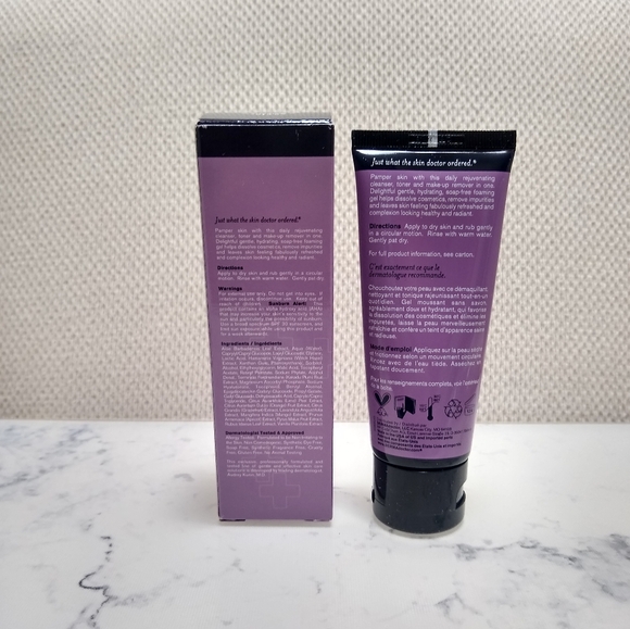 DERMAdoctor Kakadu C Brightening Daily Cleanser Toner Make-up Remover 70ml - Picture 2 of 4